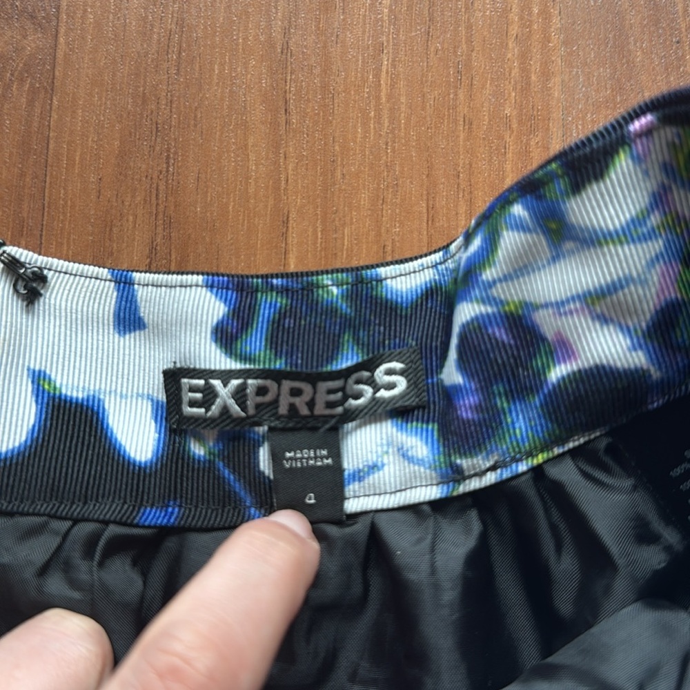 Express Skirt - Picture 2 of 4